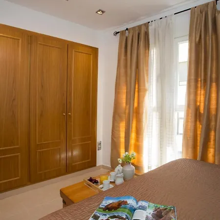 Singularstays Poeta Querol *