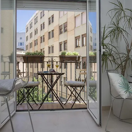 Singularstays Poeta Querol